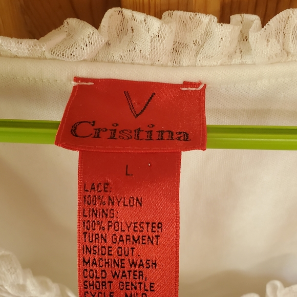 V Christina white top - lacey - Picture 4 of 5